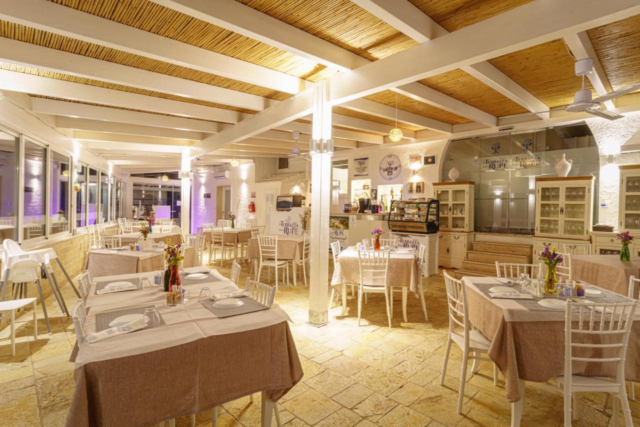 ホテル La Terrazza Sulla Rupe Relais オストゥーニ エクステリア 写真