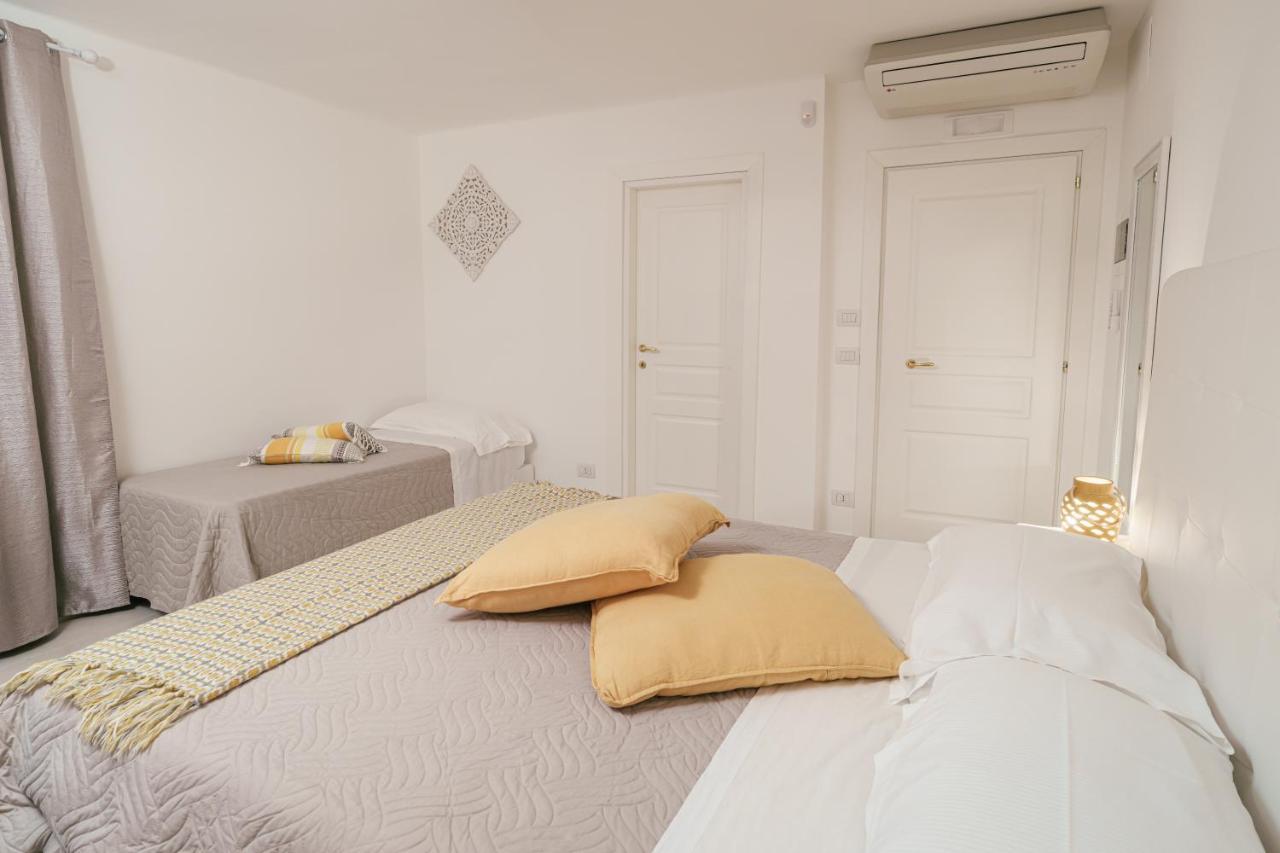ホテル La Terrazza Sulla Rupe Relais オストゥーニ エクステリア 写真