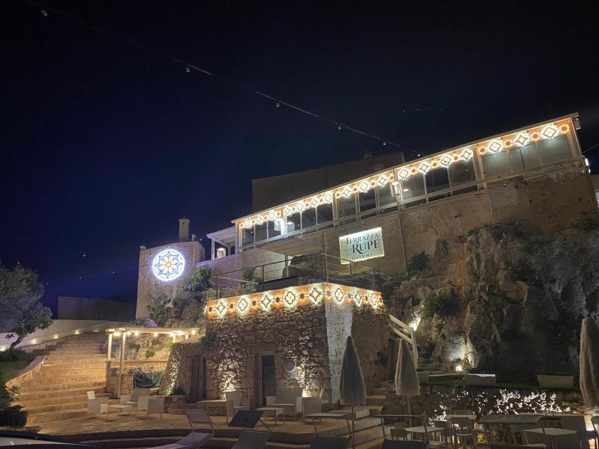 ホテル La Terrazza Sulla Rupe Relais オストゥーニ エクステリア 写真